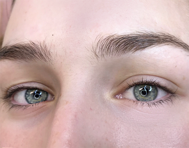 Lite set of eyelash extensions before image